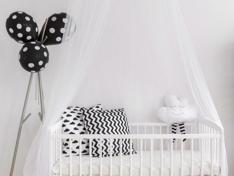 Crib bedding set
